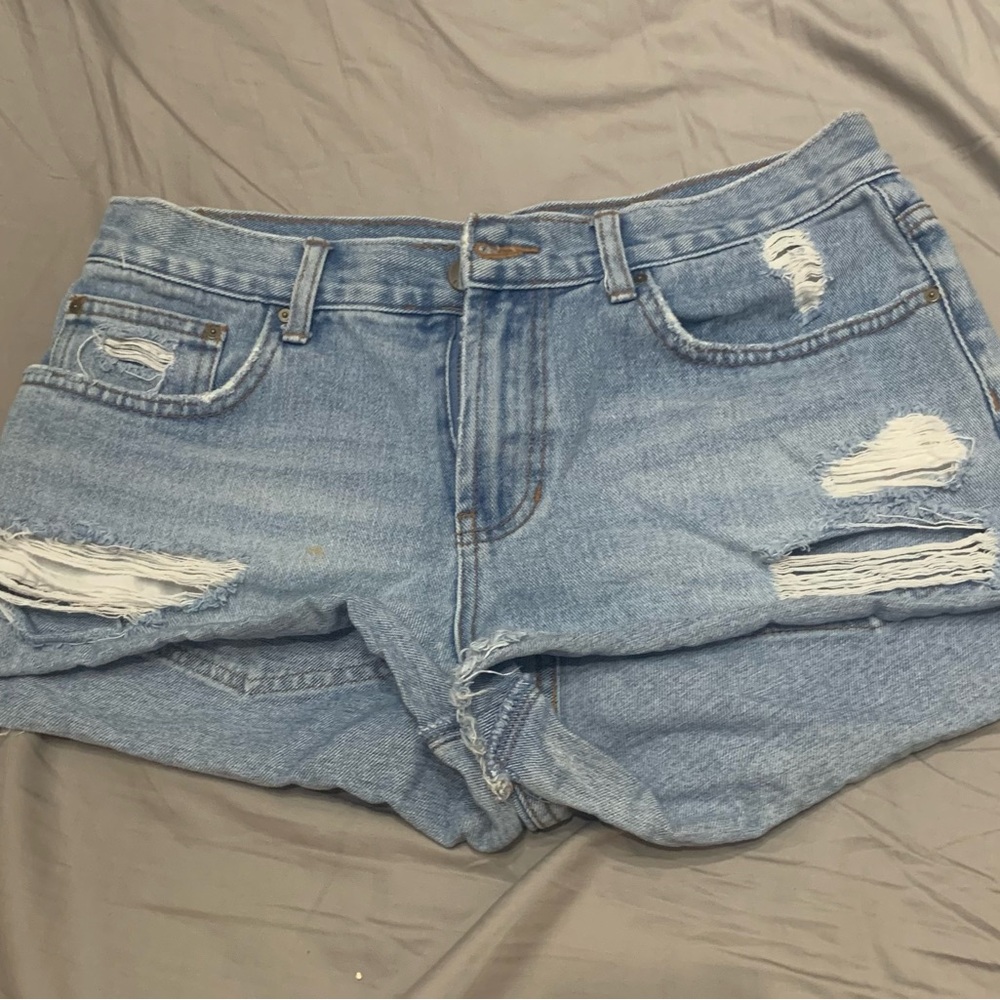 Billabong shorts - size 28